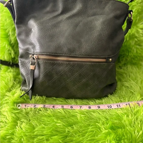 Elegant Black Leather Shoulder Bag - Picture 1 of 3